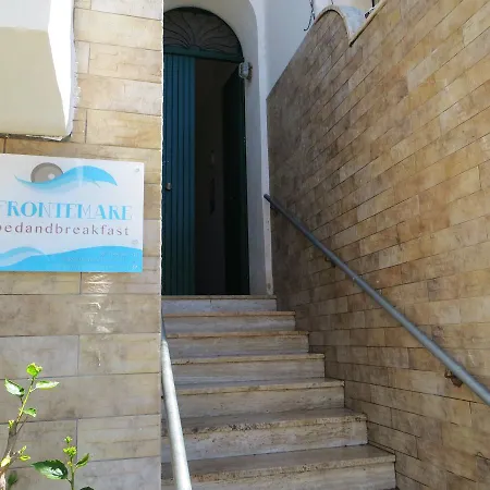 לינה וארוחת בוקר Frontemare 4*